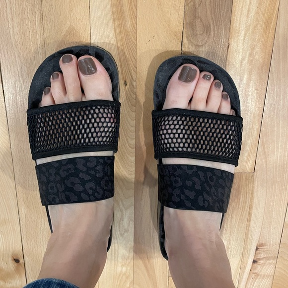 Stella McCartney slides - Picture 2 of 5